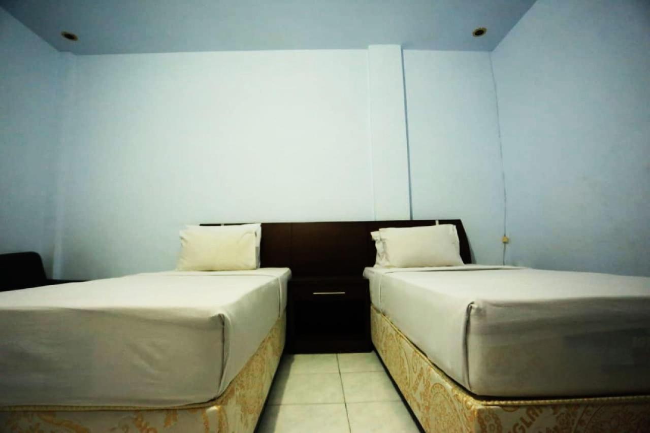 Urbanview Hotel Mulia Indah Palopo 外观 照片