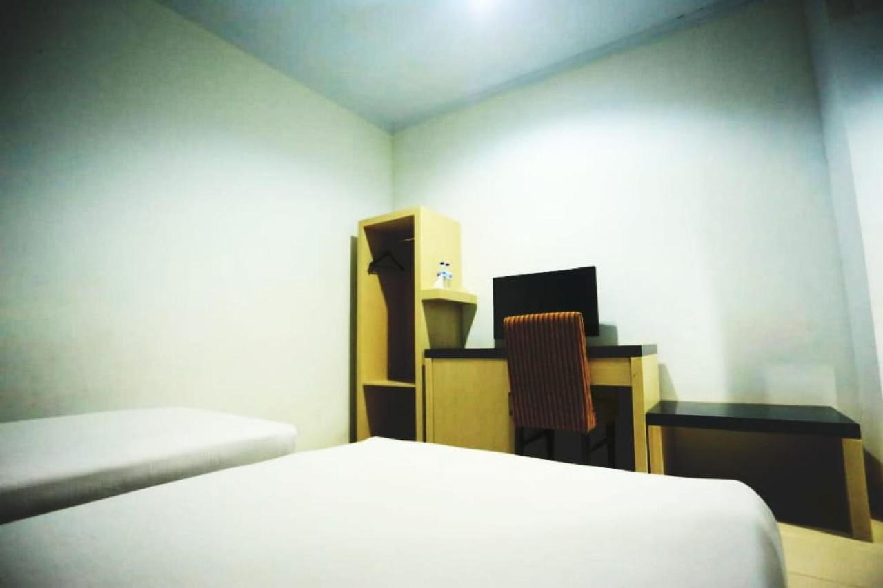 Urbanview Hotel Mulia Indah Palopo 外观 照片