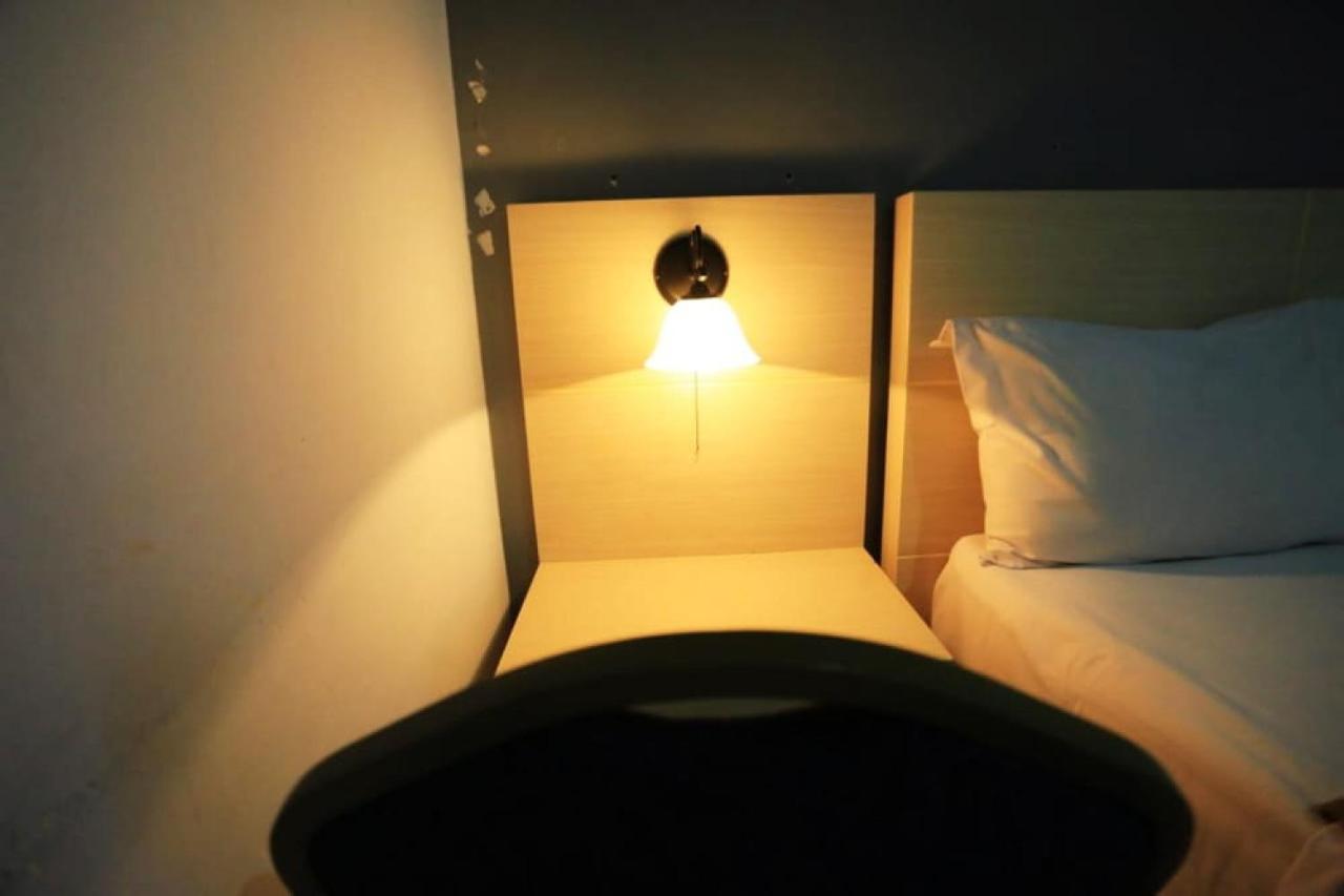 Urbanview Hotel Mulia Indah Palopo 外观 照片
