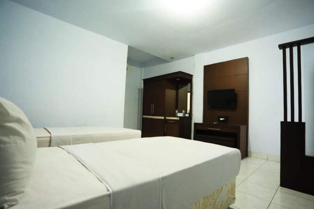 Urbanview Hotel Mulia Indah Palopo 外观 照片