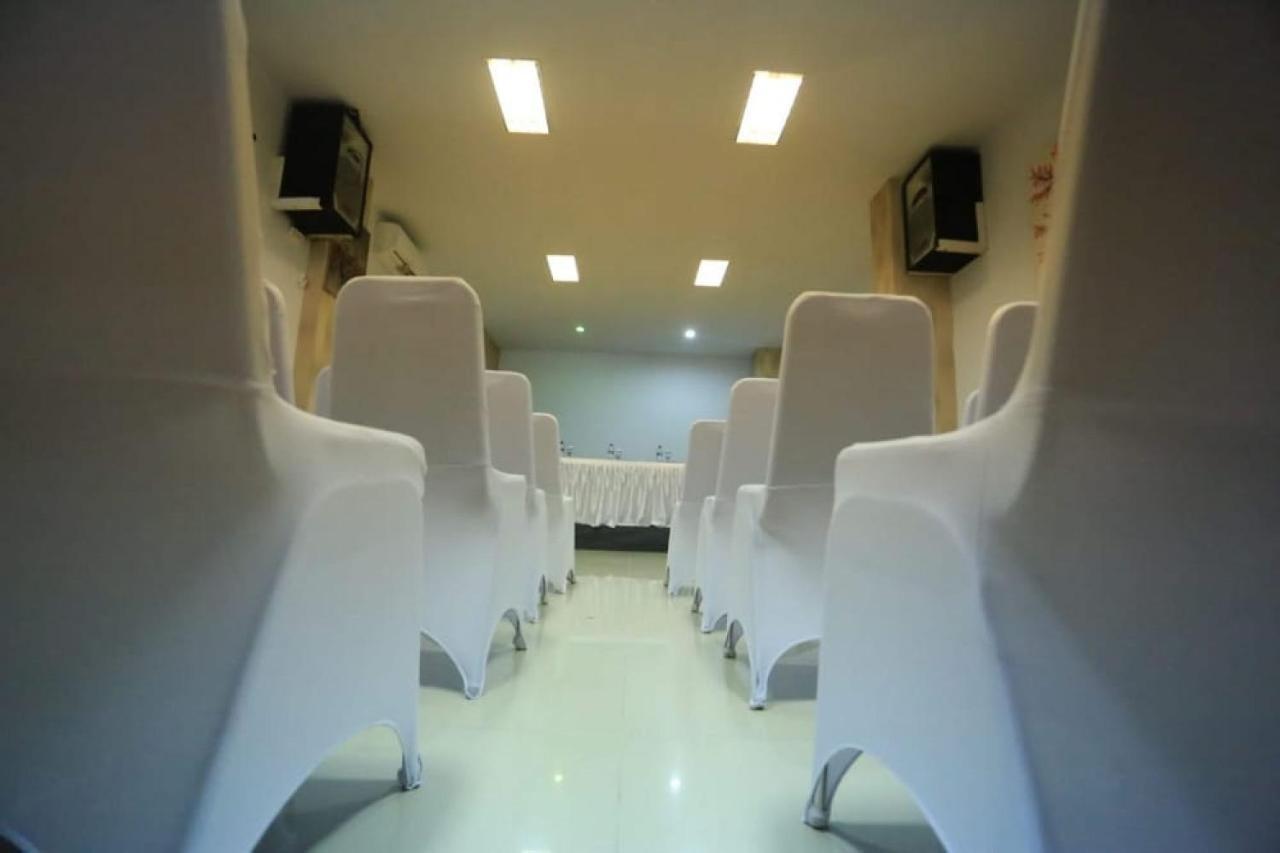 Urbanview Hotel Mulia Indah Palopo 外观 照片