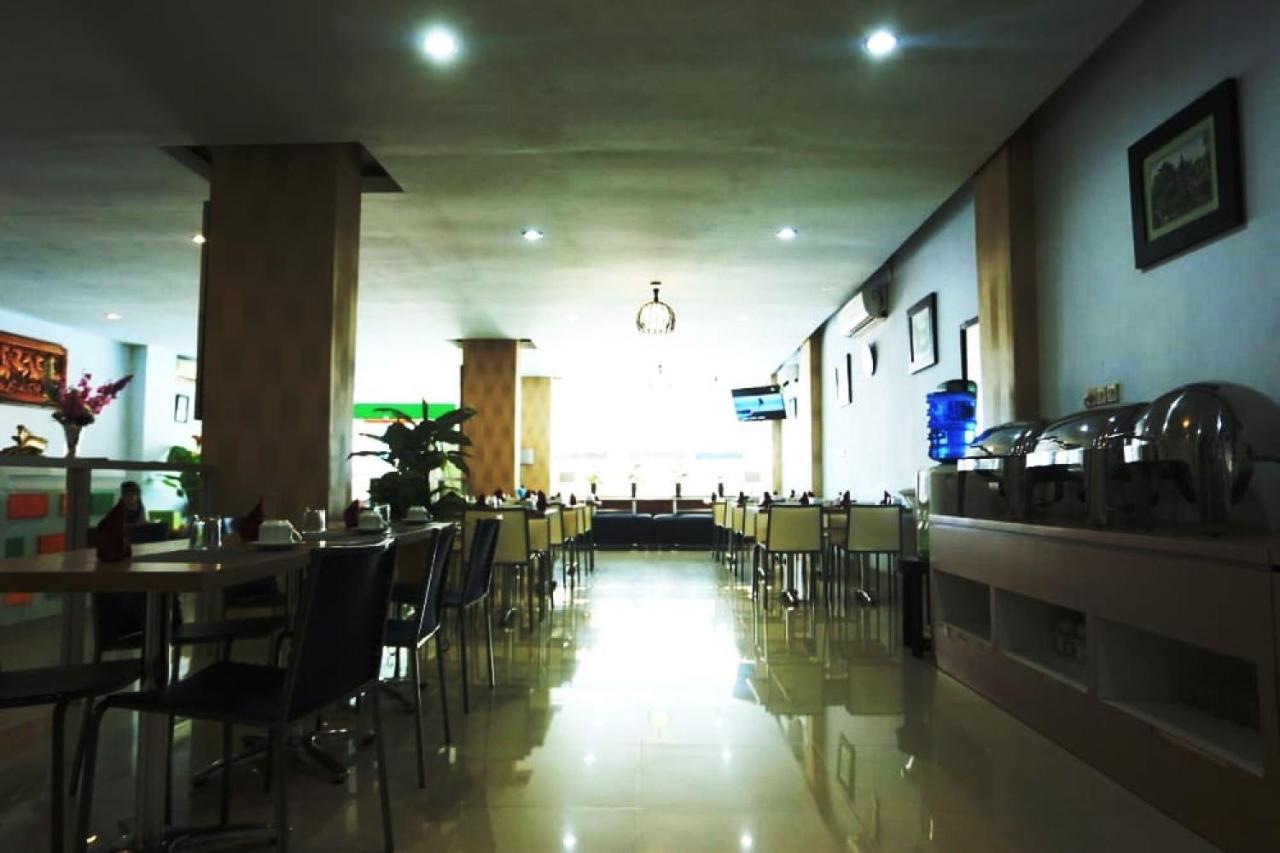 Urbanview Hotel Mulia Indah Palopo 外观 照片