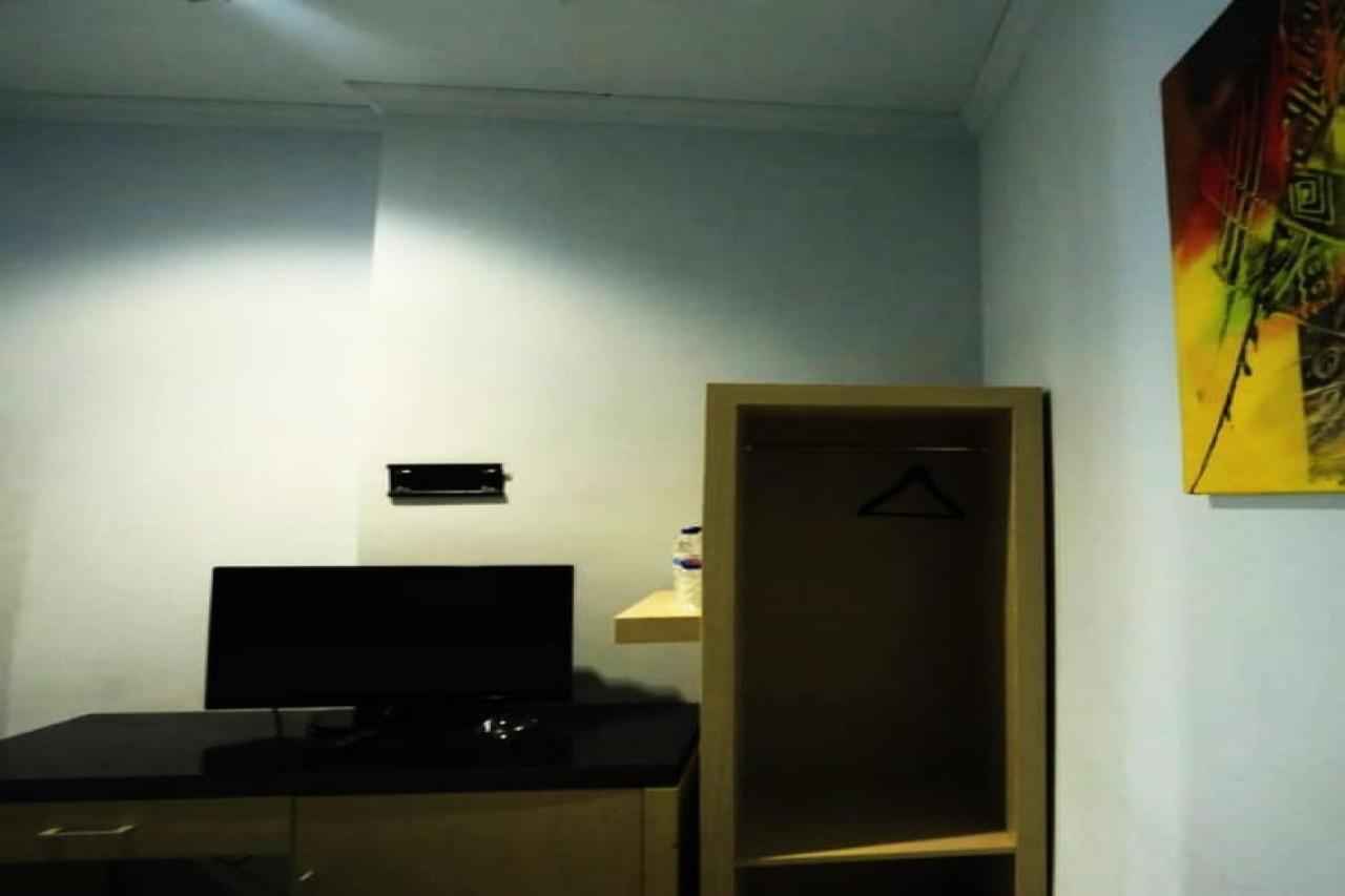 Urbanview Hotel Mulia Indah Palopo 外观 照片