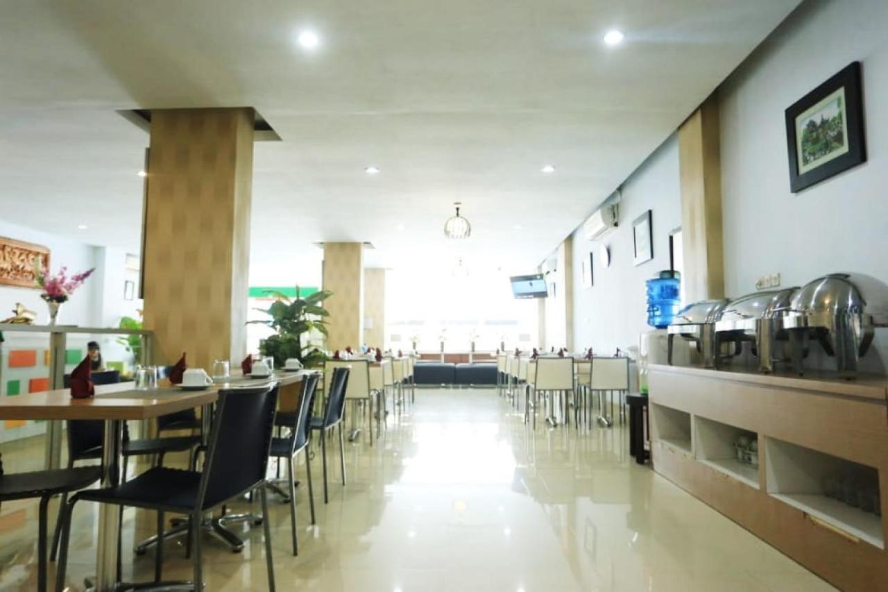 Urbanview Hotel Mulia Indah Palopo 外观 照片