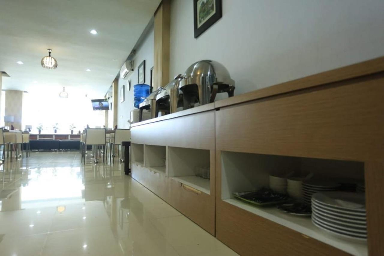Urbanview Hotel Mulia Indah Palopo 外观 照片