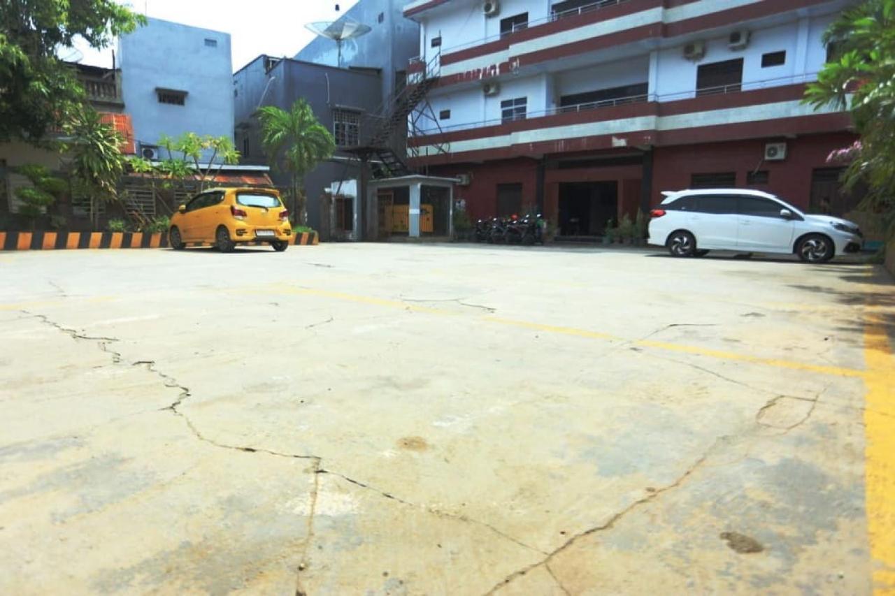 Urbanview Hotel Mulia Indah Palopo 外观 照片