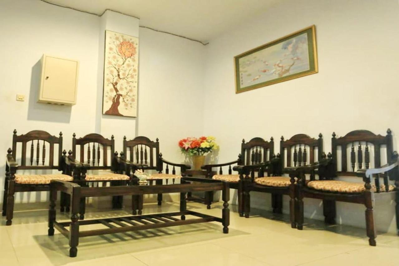 Urbanview Hotel Mulia Indah Palopo 外观 照片