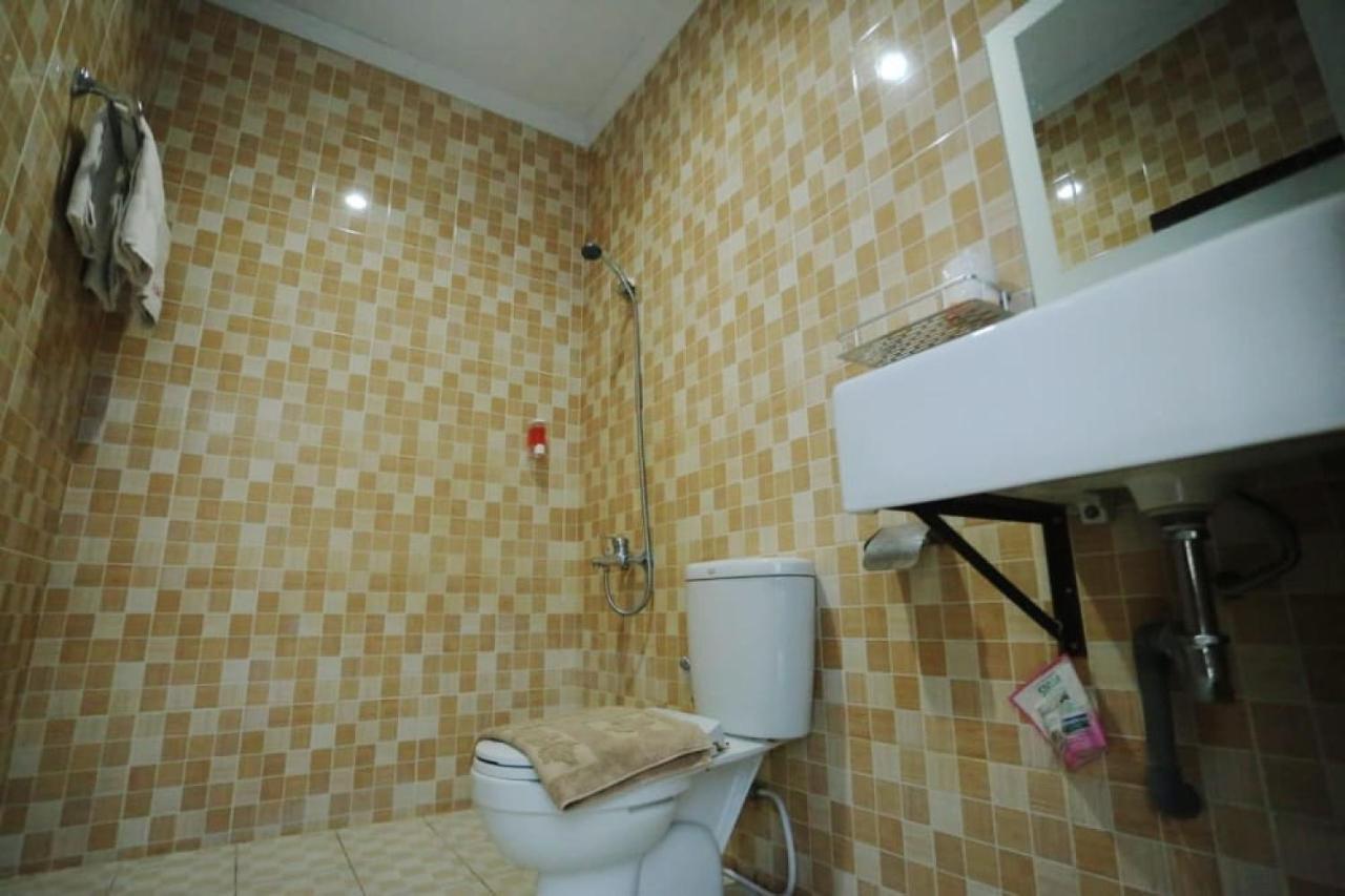 Urbanview Hotel Mulia Indah Palopo 外观 照片
