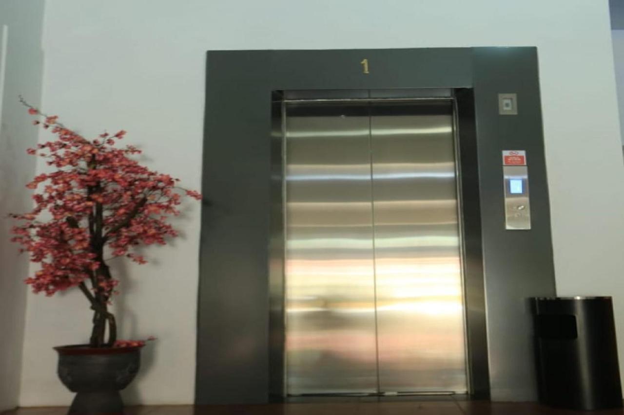 Urbanview Hotel Mulia Indah Palopo 外观 照片