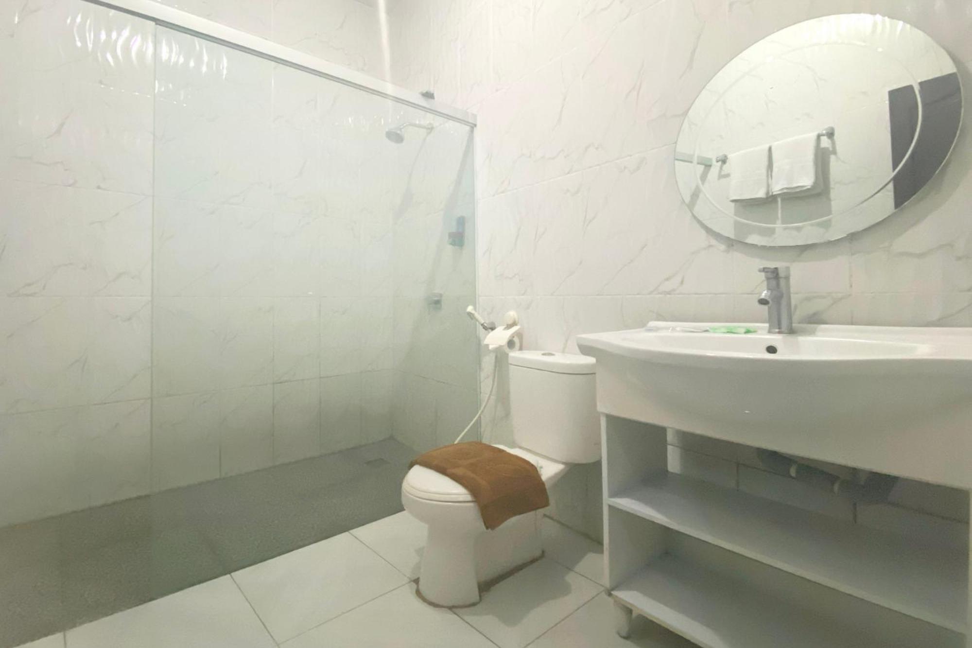 Urbanview Hotel Mulia Indah Palopo 外观 照片